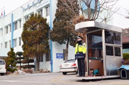 사진 속 강아지가 경찰서 마스코트가 된 사연 | 인스티즈