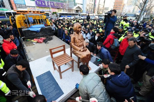 부산 동구의 소녀상 철거를 보면서 일본은 무슨 생각을 할까.jpg | 인스티즈