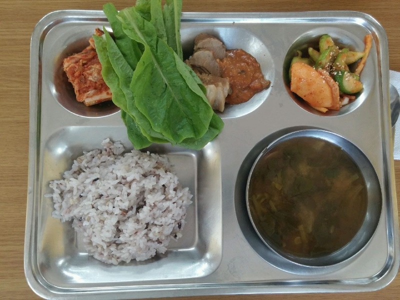나름 현실적인 학교 급식.jpg | 인스티즈