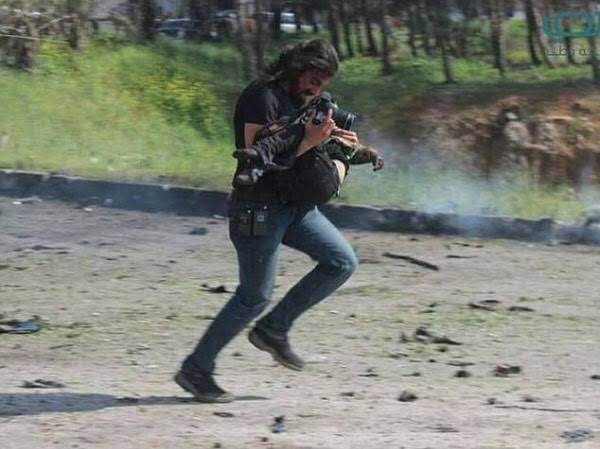 시리아 피란민 버스 테러현장에서 사진기자의 눈물 | 인스티즈