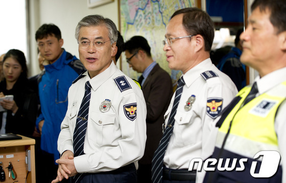 진짜 다 잘 어울리는 문재인;.jpg | 인스티즈