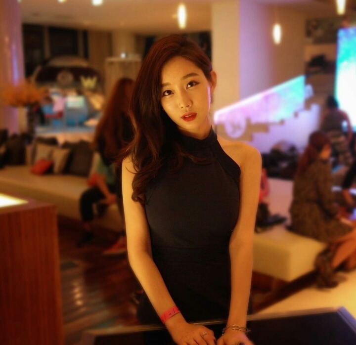 바에 놀러간 신예지 기상캐스터 | 인스티즈