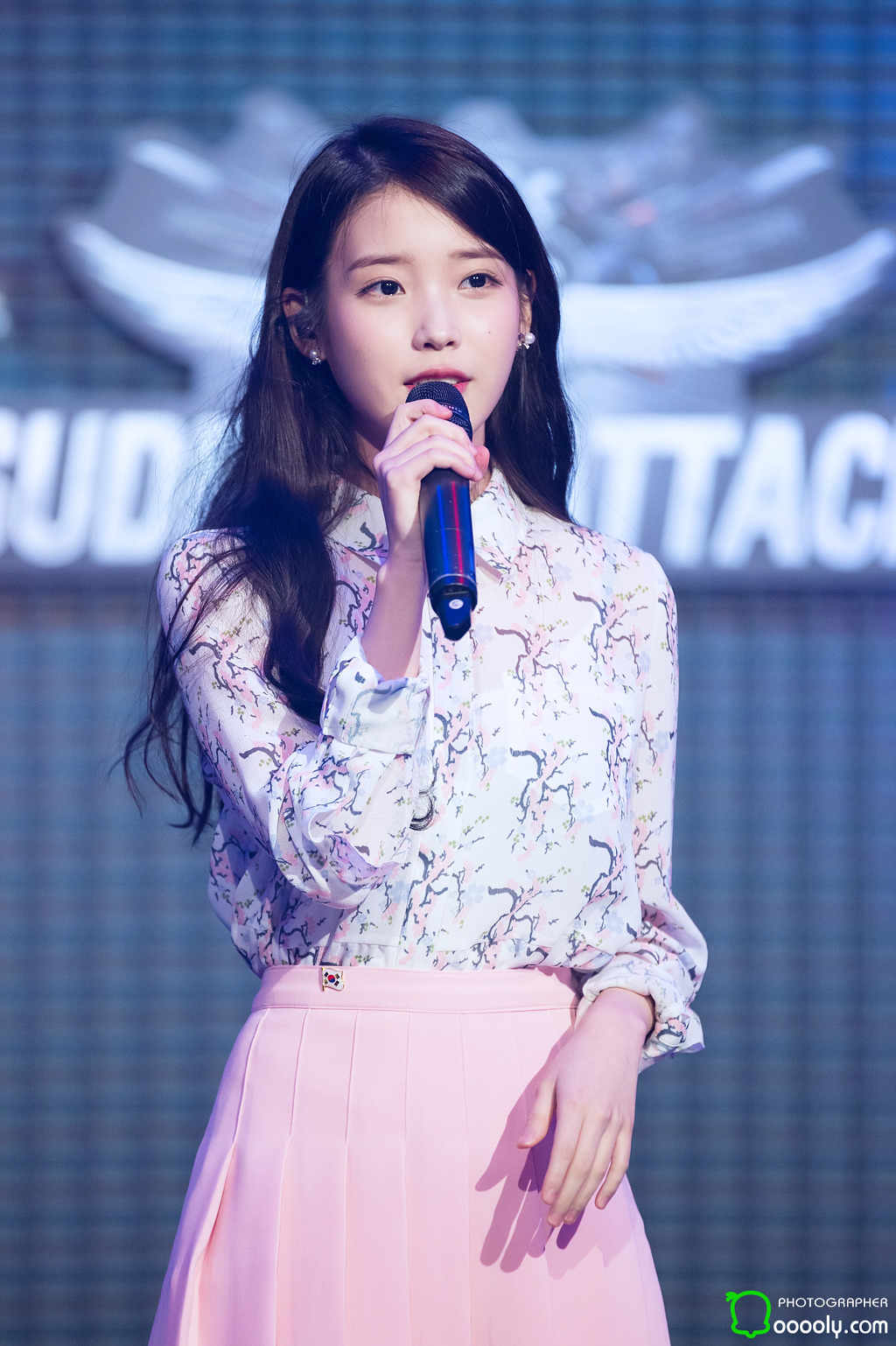 [16.03.01] 서든어택 챔스리그 결승전 축하공연 아이유 직찍.jpg | 인스티즈