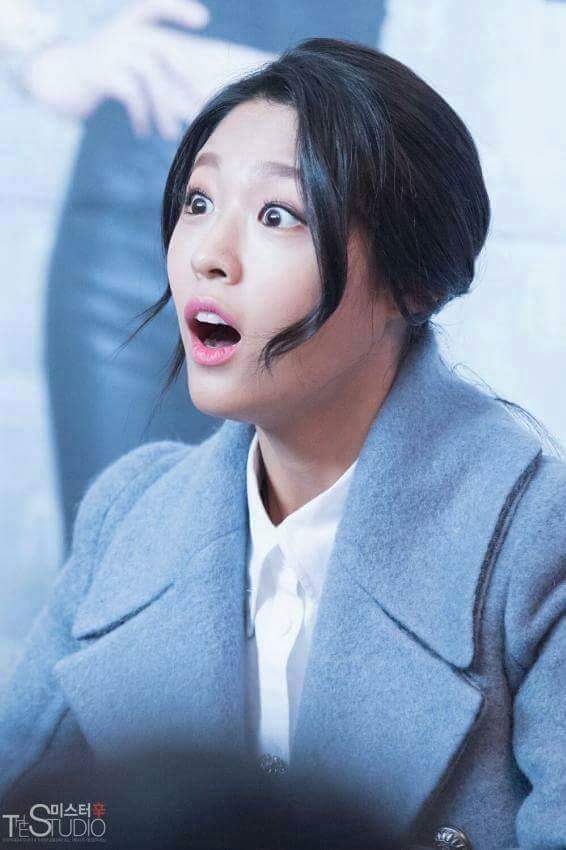 놀라는 설현 | 인스티즈