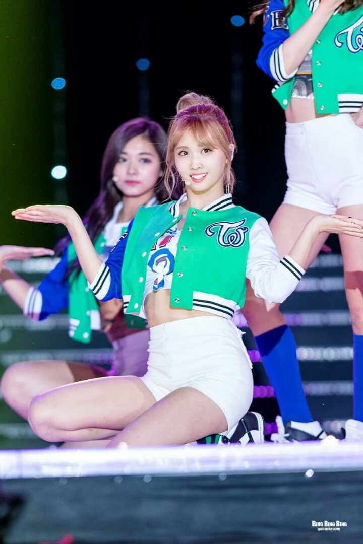 [트와이스] 분홍색으로 염색한게 잘어울리는 복숭아 모모 | 인스티즈
