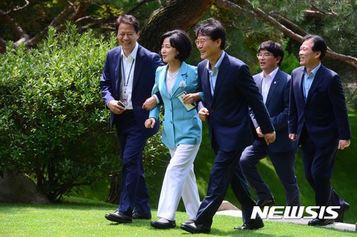 오늘자 프로팔짱러 추미애ㅋㅋㅋㅋㅋ.jpg | 인스티즈