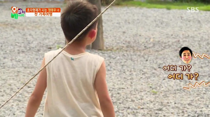[오마이베이비] 하준이가 뜨거운 고기 먹는 법.gif | 인스티즈