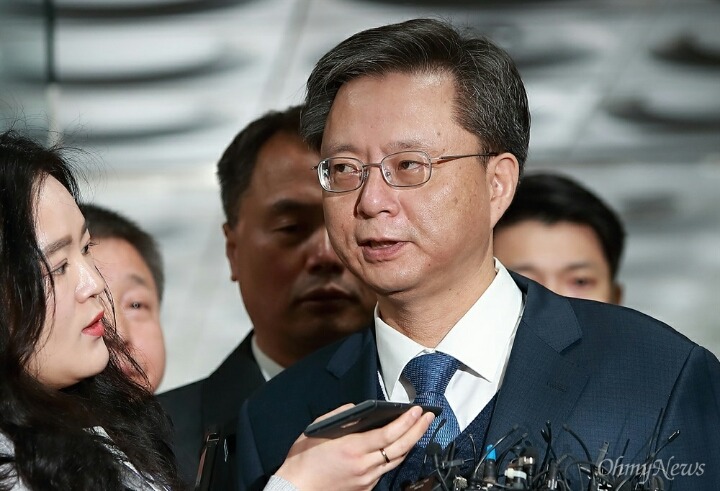 오늘자 우병우 법원 도착ㄷㄷㄷ | 인스티즈
