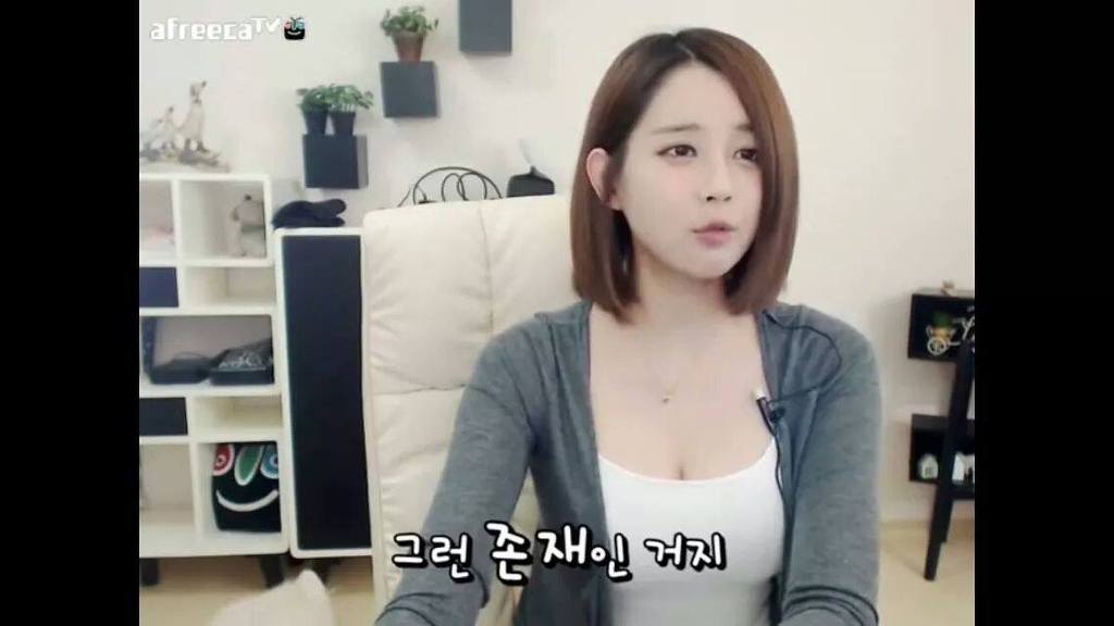여자랑 카톡을 하는 대 어쩔 때는 씹고 어쩔 때는 오고 그러는건 뭔가요? | 인스티즈