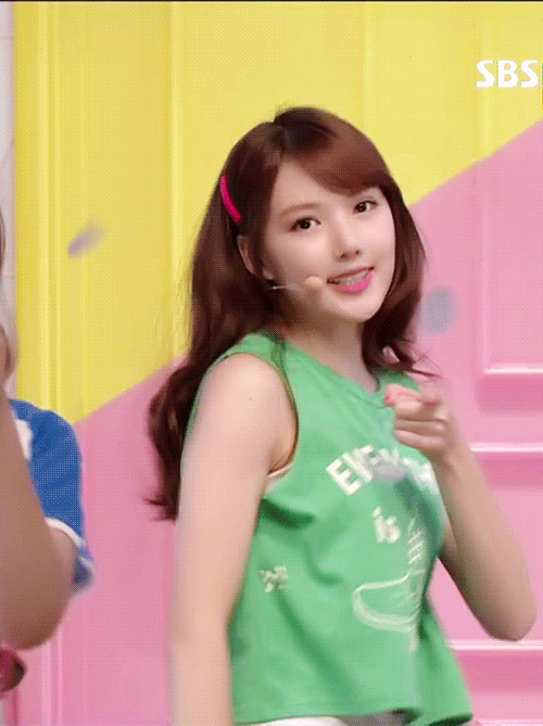 리즈찍고 있는 여자친구 멤버 둘 | 인스티즈
