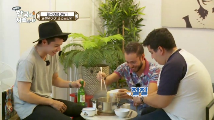 [어서와한국은처음이지?] 태어나서 처음으로 젓가락질 해보는 크리스티안의 친구들 | 인스티즈