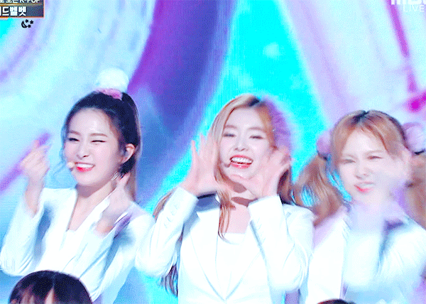 4명 버전 안무에 멘붕 온 아이린.gif | 인스티즈