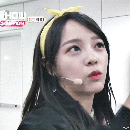 찾아보기 힘든 김세정 무표정한 모습 ㄷㄷㄷ.gif | 인스티즈
