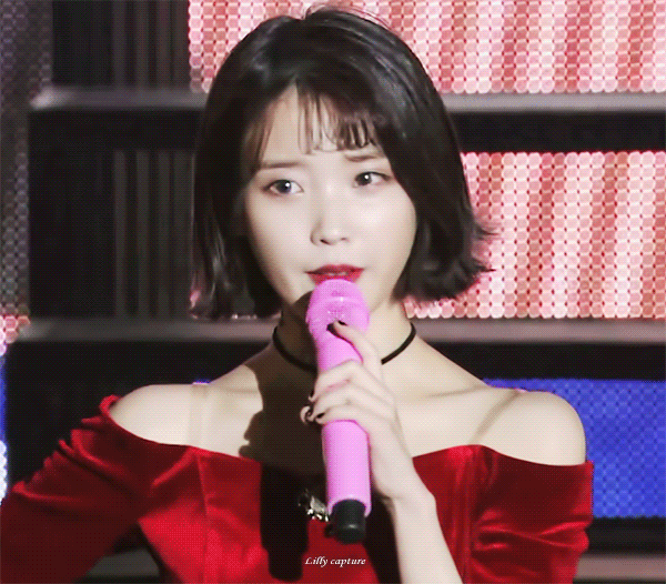 역대급 찍었다는 아이유 단발+레드 의상.jpg | 인스티즈