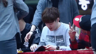 흔한 아이돌의 선물 리액션 | 인스티즈