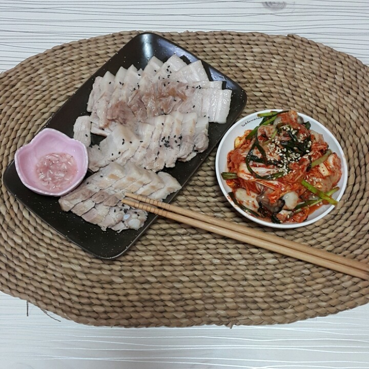 돼지고기 묵은지찜? 알배추 굴보쌈? | 인스티즈