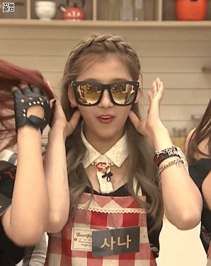 다소 레전드인 사나 .gif | 인스티즈