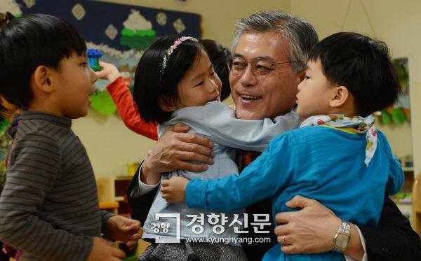 문재인과 어린이들.jpg(부제:아이패권주의) | 인스티즈