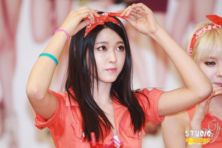 설현 겨땀?곁땀? ....JPGIF | 인스티즈
