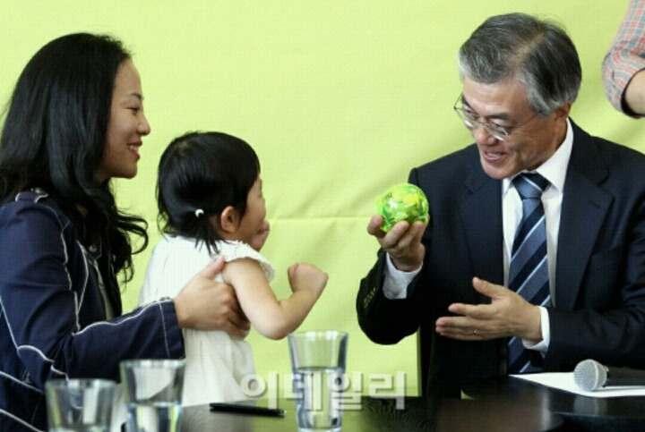 한국보도사진전에서 최우수상으로 선정했던 문재인사진 | 인스티즈