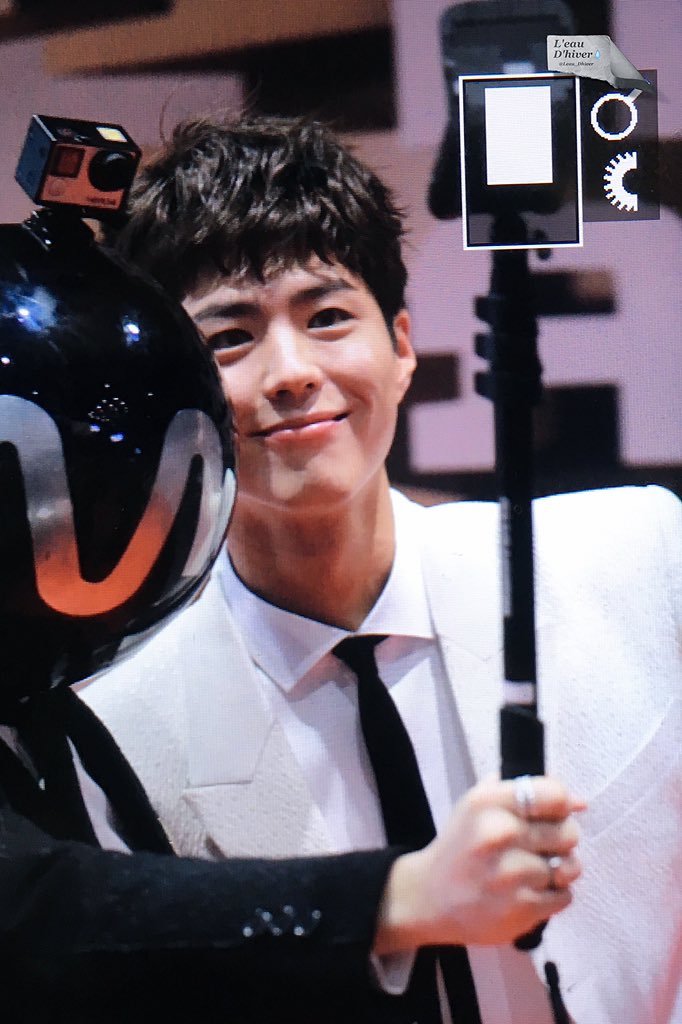 박보검 오늘자 흰수트 .jpg | 인스티즈