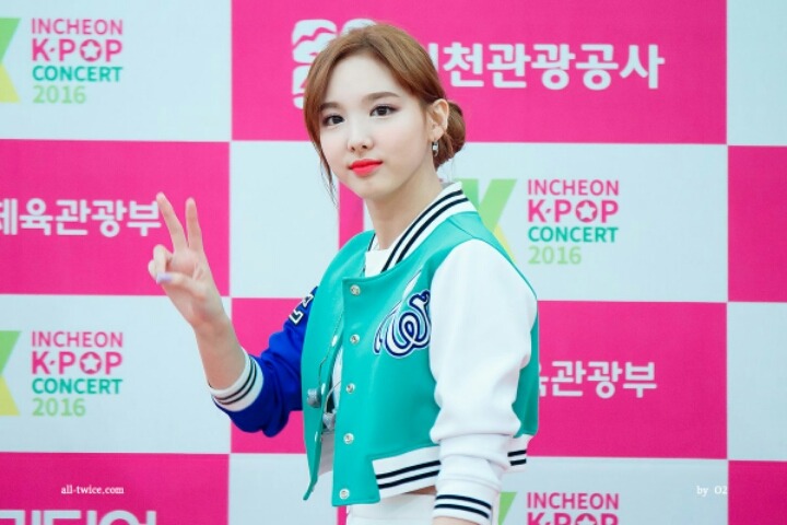 [트와이스] 열린음악회에서 신난 토끼같은 나연이 | 인스티즈