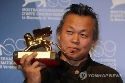 의견 확실히 갈리는 한 영화감독의 필모그래피.jpg | 인스티즈