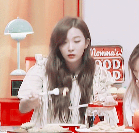 방송에서 계속 먹기만 하는 슬기.gif | 인스티즈