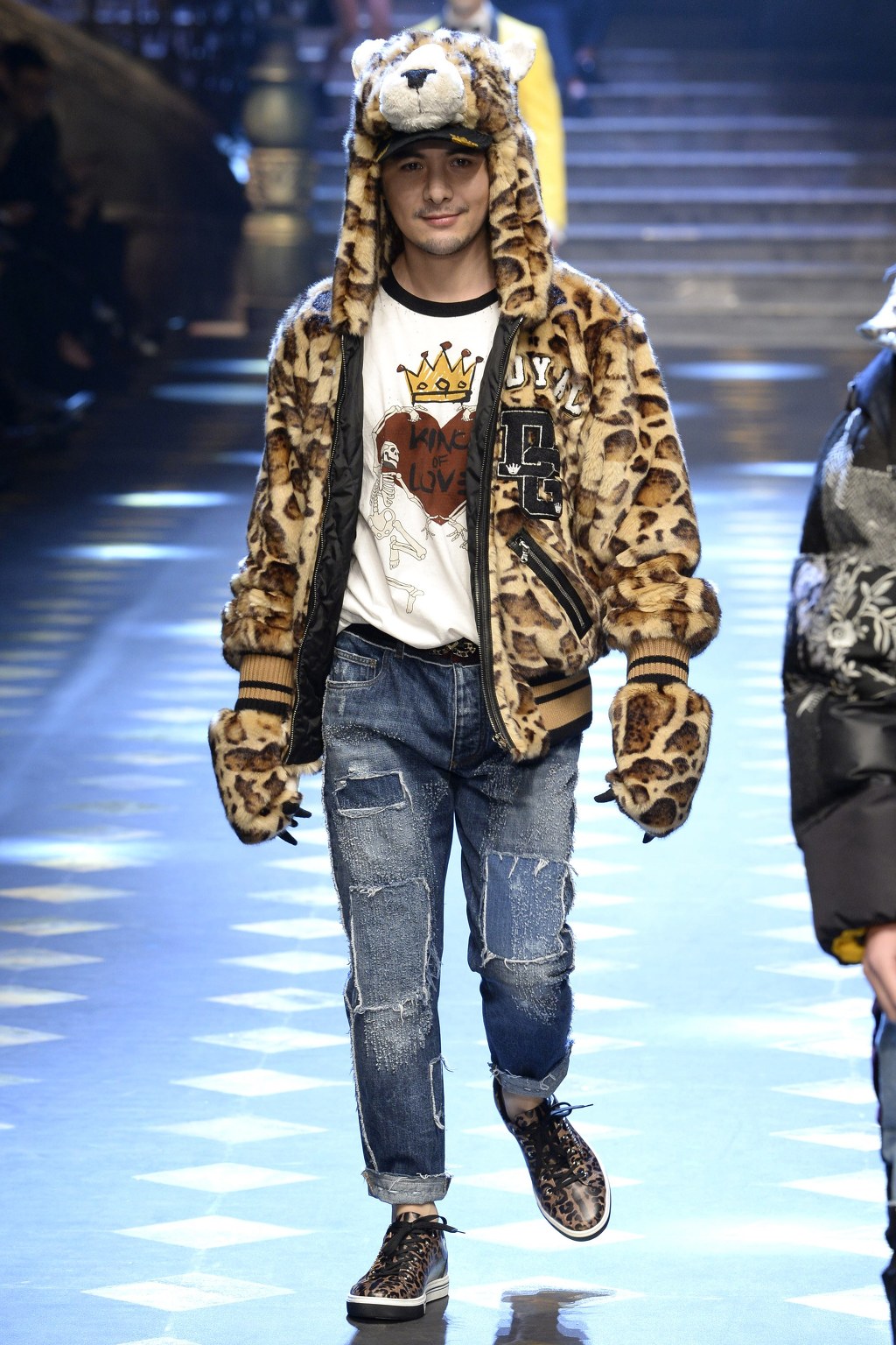 동양인에게만 특정 의상 입히고 있는 Dolce & Gabbana | 인스티즈