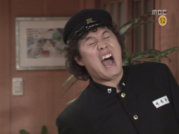 [거침없이하이킥] 순재에게 똥침당한 효자 준하.jpg | 인스티즈