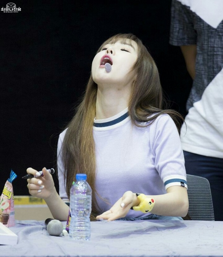 스마트폰이 없어서 음악방송 대기실에서 다리찢고 놀았다는 아이돌 | 인스티즈