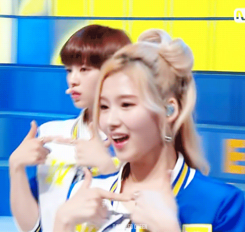 [트와이스] 미나토자키 사나 .gif | 인스티즈