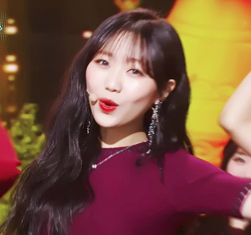 너무 커서 상처까지 났다는 러블리즈 귀걸이 크기.jpgif | 인스티즈