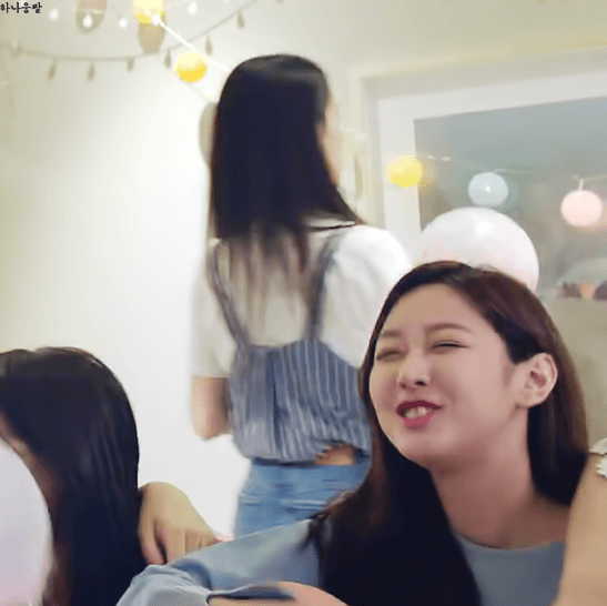구구단 비주얼+얄미움을 담당하는 멤버.gif | 인스티즈
