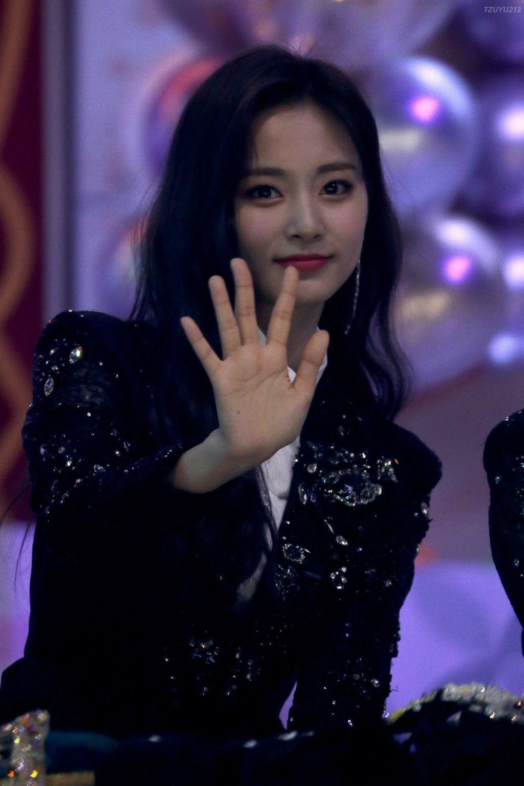 감탄만 나오는 최근 쯔위의 미모.jpgif | 인스티즈