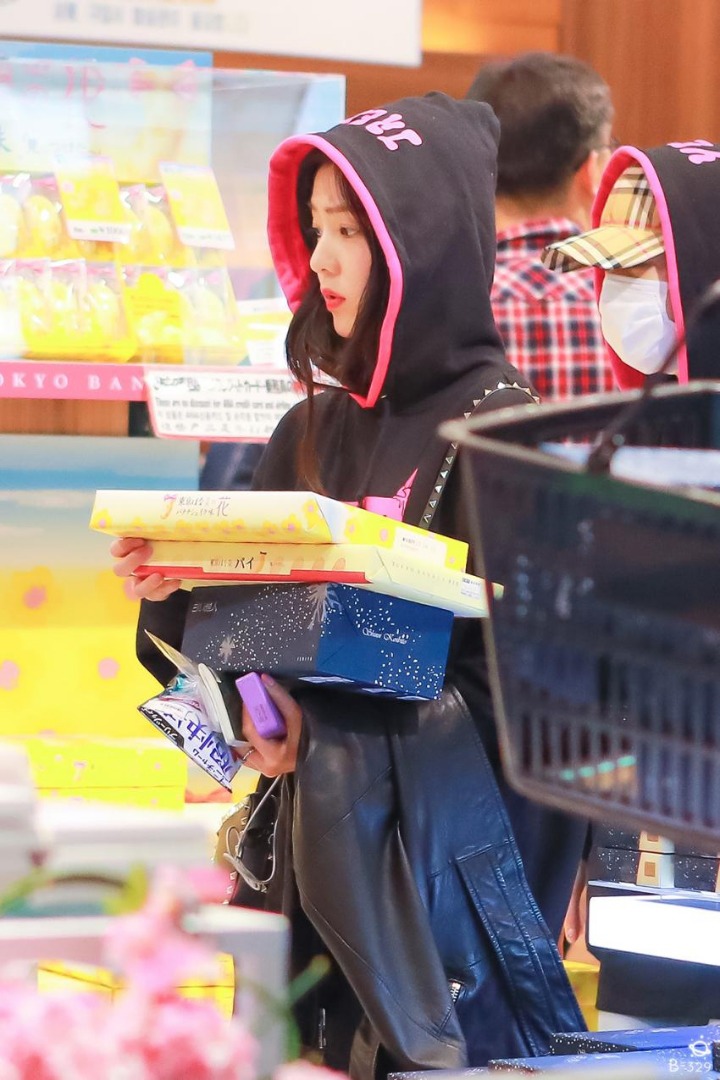 후드 뒤집어쓴 아이린 | 인스티즈