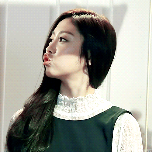 립스틱 바르는 러블리즈 지수.gif | 인스티즈