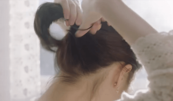 머리 묶는 아이유 | 인스티즈