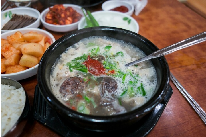 뼈다귀 해장국 vs 순대국밥 | 인스티즈
