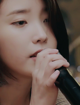 노래하는 아이유 2.gif | 인스티즈