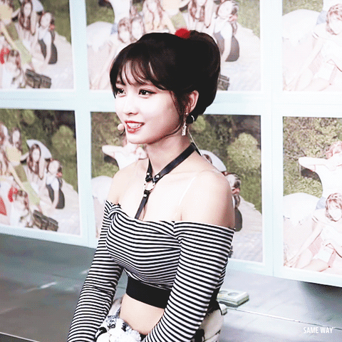 춥게 입은 모모.gif | 인스티즈