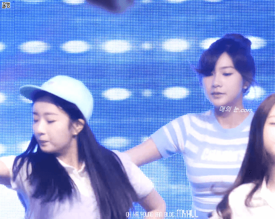 춤추다가 실수로 가슴 가격.gif | 인스티즈