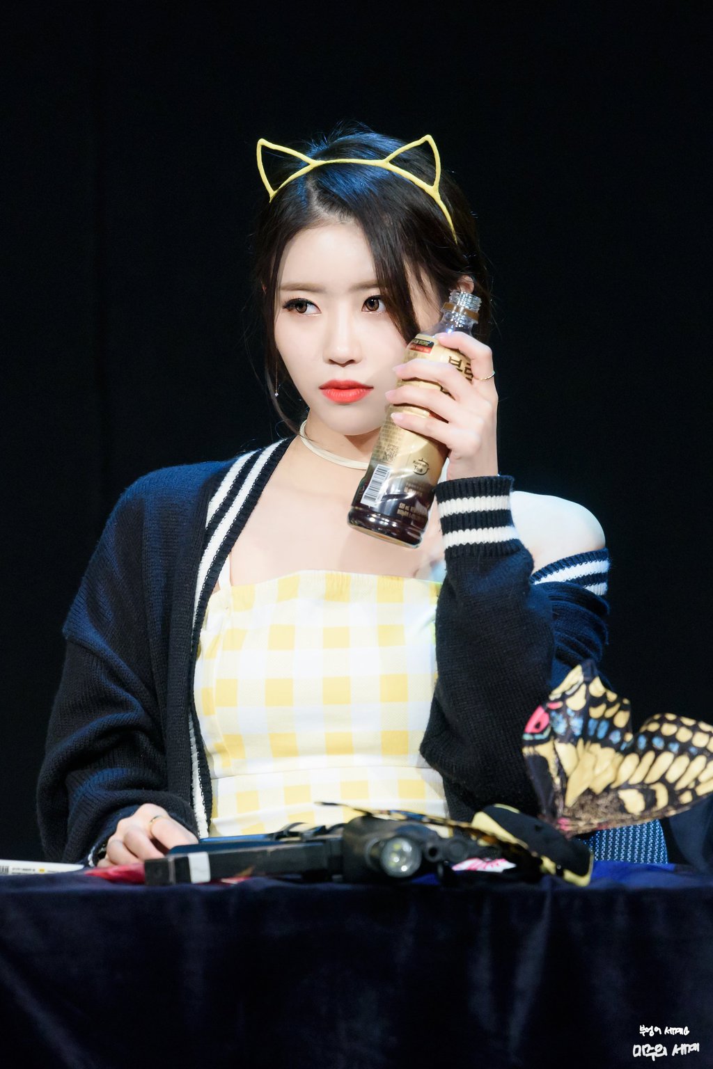 노란 원피스에 고양이 머리띠를 쓴 러블리즈 미주.jpgif | 인스티즈