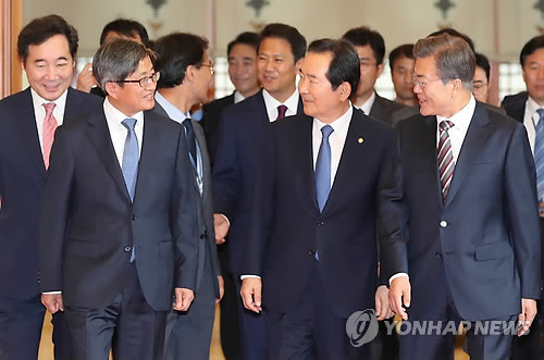 문재인 대통령님과 5부 인사 오찬.jpg | 인스티즈