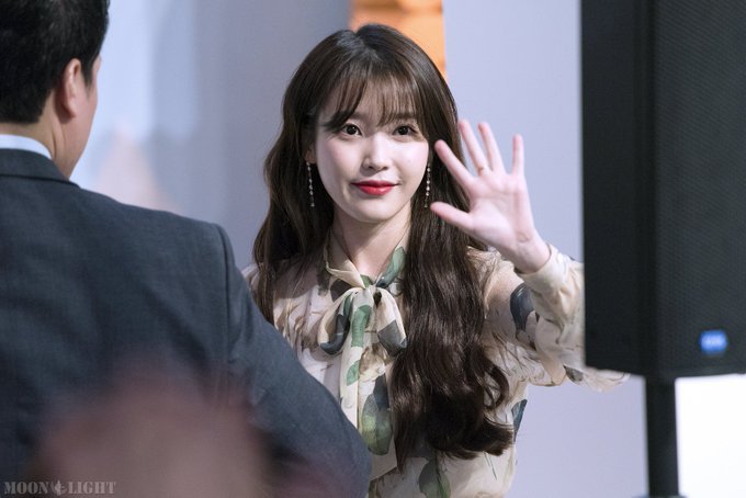 오늘자 홍콩 아이유.jpg | 인스티즈