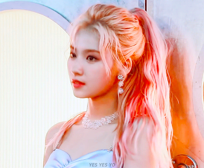 오늘이 생일인 트와이스 사나.jpgif (335장) | 인스티즈