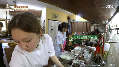 [효리네민박] 설거지 사수하는 아이유. jpgif | 인스티즈