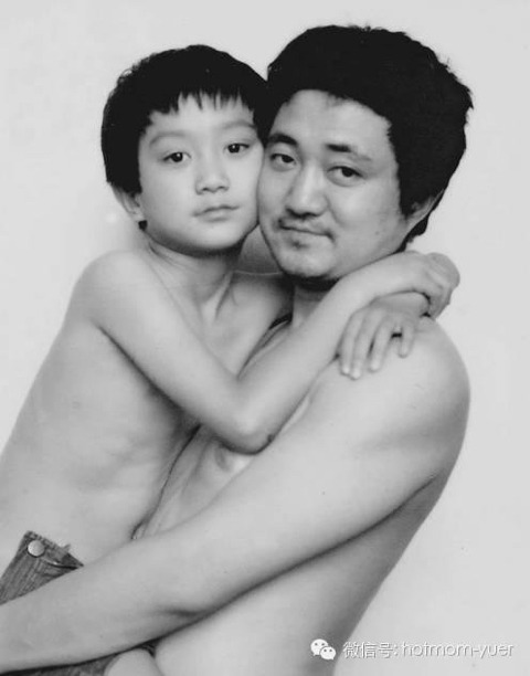 무려 27년간 매년 아들과 같은 사진을 찍은 아버지 | 인스티즈