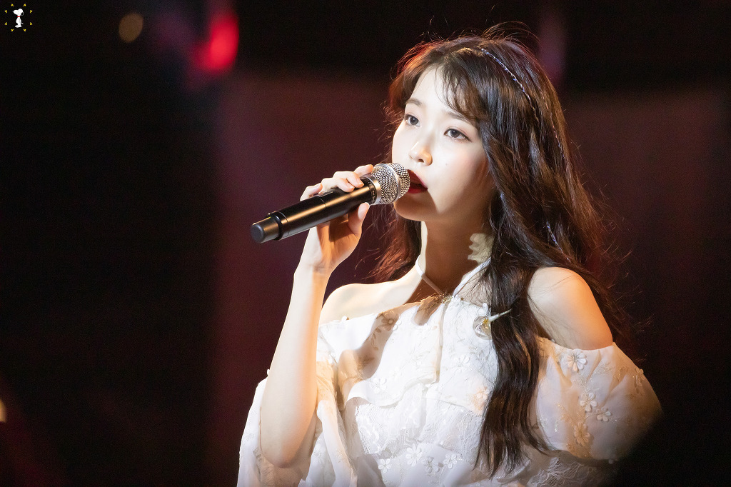 190517 아이유 dlwlrma - 금요일에 만나요 + 삐삐 + 봄 사랑 벚꽃 말고 + 너의 의미 + 좋은 날+ 레옹 + 팔레트 + 밤편지 연세대 아카라카 | 인스티즈