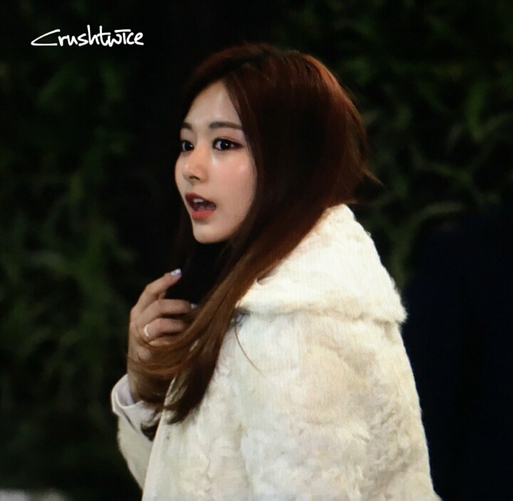 오늘자 공항 쯔위 | 인스티즈